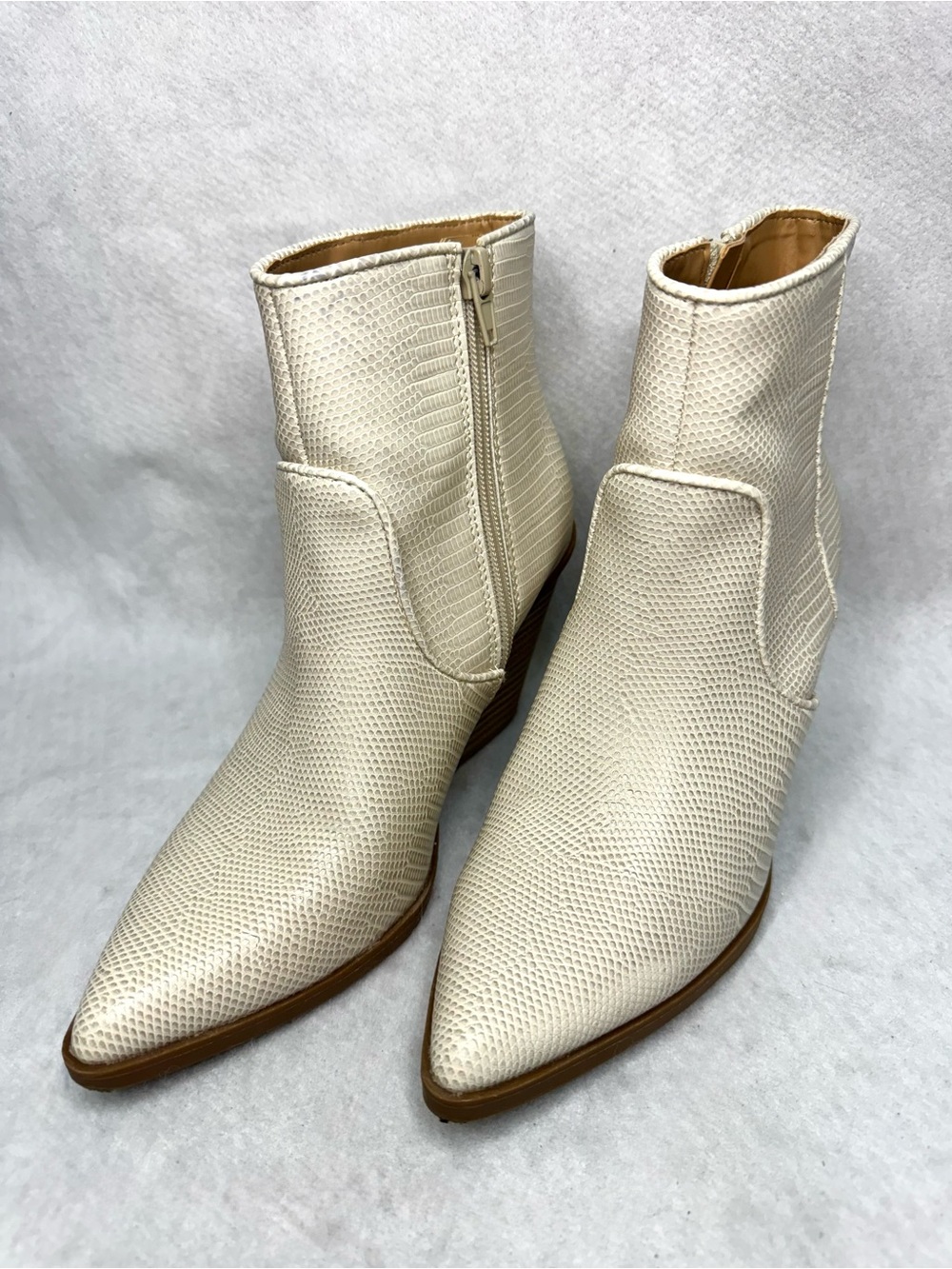Express Cream Snakeskin Embossed Textured Pointed Toe Ankle Booties Women’s 6